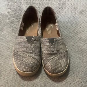 TOMS Textured Gray Casual Slip-Ons size 5